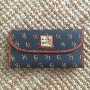 Dooney & Bourke Continental Clutch Wallet